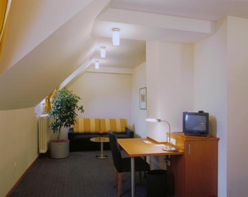 Landhotel Zum Schwanen Mit Restaurant Mona Liza Osthofen Room photo